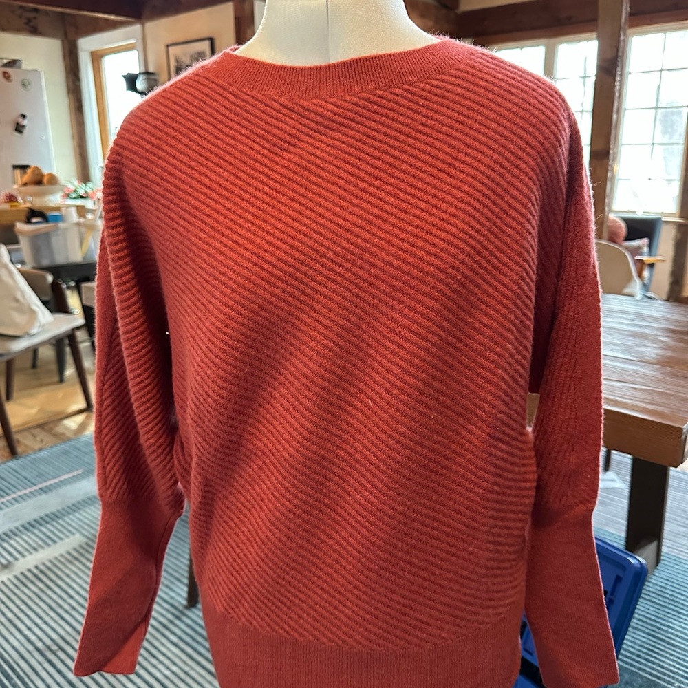 Garnet Hill 100% cashmere Dolman sleeve textured sweater—size M, dark salmon
